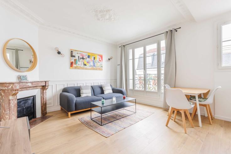 Building Rue Marius Aufan - checkmyguest - 1349099 adresindeki bir dairede modern mobilyalarla zarif bir şekilde tasarlanmış oturma odası Levallois-Perret, Levallois-Perret