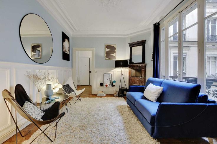 Building Rue du Cardinal Mercier - checkmyguest - 1349212 adresindeki bir dairede modern mobilyalarla zarif bir şekilde tasarlanmış oturma odası 9th arrondissement, Paris Building Rue du Cardinal Mercier - checkmyguest - 1349212 adresindeki bir dairede modern mobilyalarla zarif bir şekilde tasarlanmış oturma odası 9th arrondissement, Paris