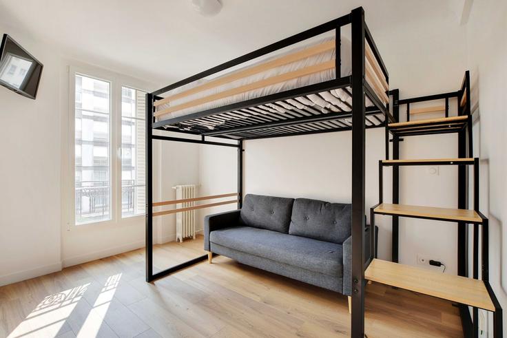 Salle de séjour élégante avec mobilier moderne dans un appartement à Building Rue du Théâtre - checkmyguest - 1350314 à 15th arrondissement, Paris