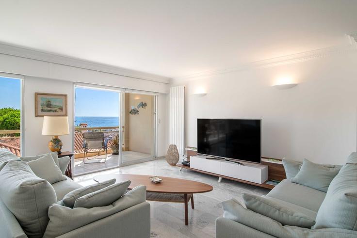 Cannes, Cannes에 위치한 Building Rue du Cros Vieil - checkmyguest - 1350810 아파트의 세련된 인테리어가 돋보이는 거실