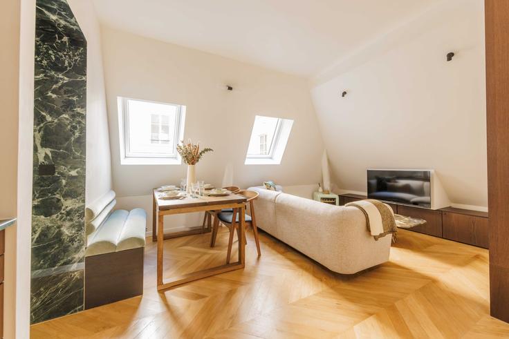 Salle de séjour élégante avec mobilier moderne dans un appartement à Building Rue du Mont Thabor - checkmyguest - 1350727 à 1st arrondissement, Paris