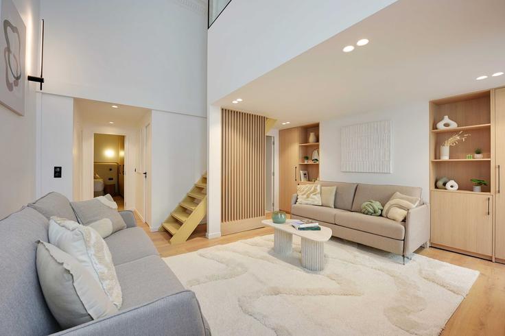 Paris 2nd arrondissementのBuilding Rue Sainte-Anne - checkmyguest - 1350693のアパートメントにある、モダンな家具を備えたエレガントなデザインのリビングルーム