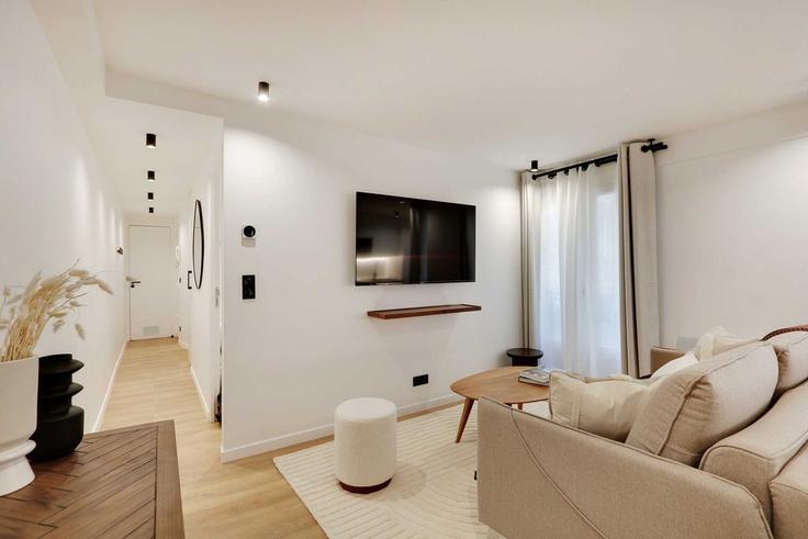 Elegant gestaltetes Wohnzimmer mit moderner Einrichtung in einer Wohnung im Building Rue de Mazagran - checkmyguest - 1557622 in 10th arrondissement, Paris Elegant gestaltetes Wohnzimmer mit moderner Einrichtung in einer Wohnung im Building Rue de Mazagran - checkmyguest - 1557622 in 10th arrondissement, Paris