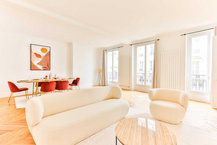 Elegante sala de estar con mobiliario moderno en un apartamento en Building Rue Blanche - checkmyguest - 1351014 en 9th arrondissement, Paris
