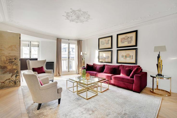 Sala de estar elegantemente projetada com móveis modernos em um apartamento no Building Rue du Faubourg Saint-Honoré - checkmyguest - 1351136 em 8th arrondissement, Paris Sala de estar elegantemente projetada com móveis modernos em um apartamento no Building Rue du Faubourg Saint-Honoré - checkmyguest - 1351136 em 8th arrondissement, Paris