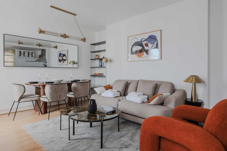 Elegante sala de estar con mobiliario moderno en un apartamento en Building Rue Madeleine Michelis - checkmyguest - 1351021 en Neuilly-sur-Seine, Neuilly-sur-Seine