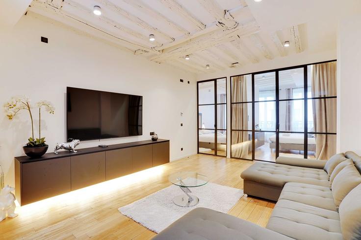 Salle de séjour élégante avec mobilier moderne dans un appartement à Building Rue d'Aboukir - checkmyguest - 1348179 à 2nd arrondissement, Paris