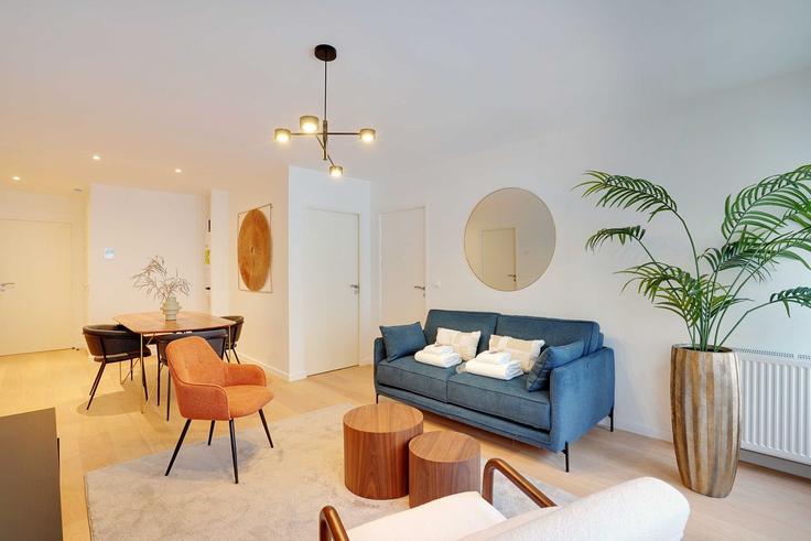 Sala de estar elegantemente projetada com móveis modernos em um apartamento no Building Rue Jules Guesde - checkmyguest - 1348589 em Levallois-Perret, Levallois-Perret Sala de estar elegantemente projetada com móveis modernos em um apartamento no Building Rue Jules Guesde - checkmyguest - 1348589 em Levallois-Perret, Levallois-Perret