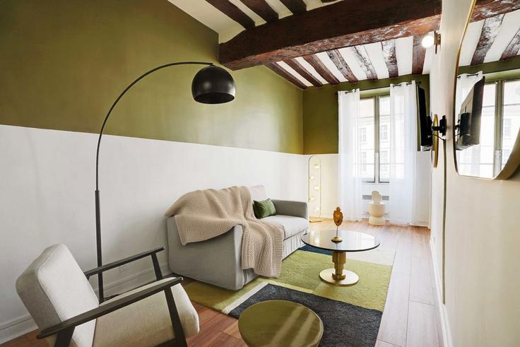Elegante sala de estar con mobiliario moderno en un apartamento en Building Rue de Sèvres - checkmyguest - 1348148 en 6th arrondissement, Paris Elegante sala de estar con mobiliario moderno en un apartamento en Building Rue de Sèvres - checkmyguest - 1348148 en 6th arrondissement, Paris
