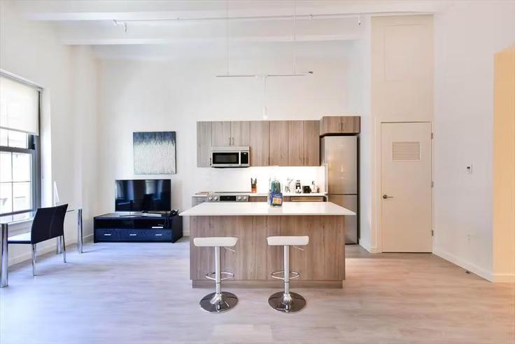 Boston BostonのBuilding Harrison Avenue - churchillliving - 1040132 - BOSのアパートメントにある、モダンな家具を備えたエレガントなデザインのリビングルーム Boston BostonのBuilding Harrison Avenue - churchillliving - 1040132 - BOSのアパートメントにある、モダンな家具を備えたエレガントなデザインのリビングルーム