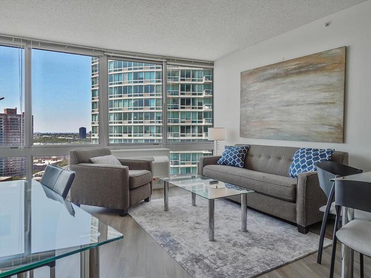 Jersey City, Jersey City에 위치한 Building Hudson Street - churchillliving - 1343859 아파트의 세련된 인테리어가 돋보이는 거실