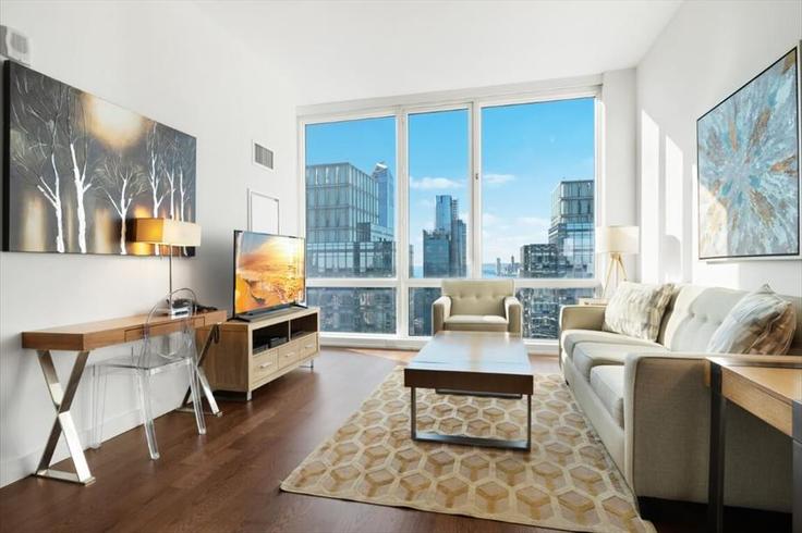 Building West 42nd Street - churchillliving - 1016422 - NYC adresindeki bir dairede modern mobilyalarla zarif bir şekilde tasarlanmış oturma odası Manhattan, New York Building West 42nd Street - churchillliving - 1016422 - NYC adresindeki bir dairede modern mobilyalarla zarif bir şekilde tasarlanmış oturma odası Manhattan, New York