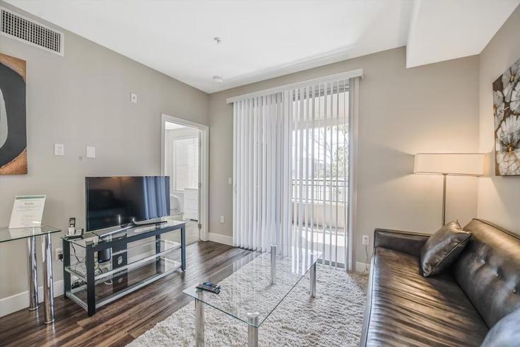 San Diego, San Diego에 위치한 Building Qualcomm Way - churchillliving - 1343877 아파트의 세련된 인테리어가 돋보이는 거실