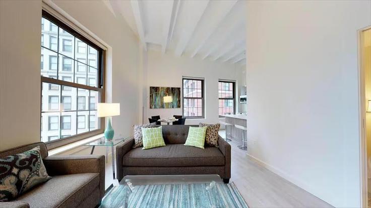 Salle de séjour élégante avec mobilier moderne dans un appartement à Building Harrison Avenue - churchillliving - 1040122 - BOS à Boston, Boston