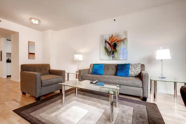 Salle de séjour élégante avec mobilier moderne dans un appartement à Building River Street - churchillliving - 1062729 - NYC à Hoboken, Hoboken