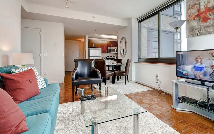 Jersey City Jersey CityのBuilding Washington Boulevard - churchillliving - 1045767 - NYCのアパートメントにある、モダンな家具を備えたエレガントなデザインのリビングルーム Jersey City Jersey CityのBuilding Washington Boulevard - churchillliving - 1045767 - NYCのアパートメントにある、モダンな家具を備えたエレガントなデザインのリビングルーム