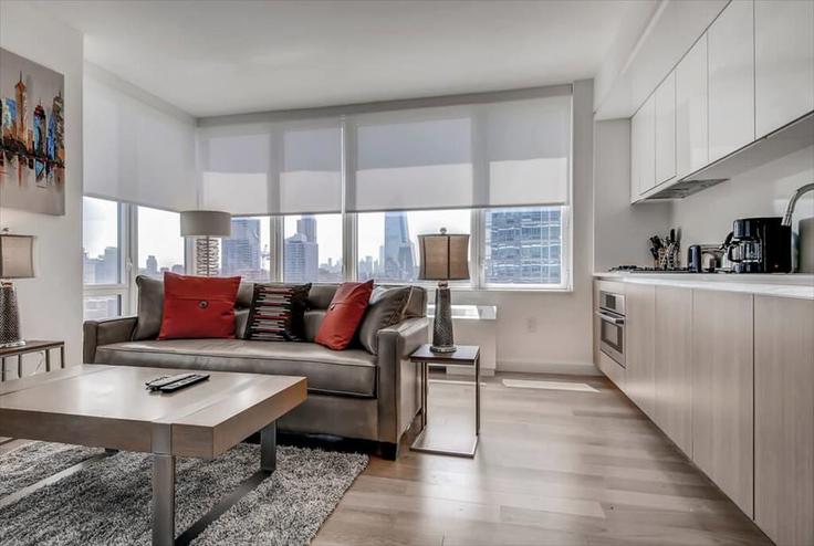 Salle de séjour élégante avec mobilier moderne dans un appartement à Building West 42nd Street - churchillliving - 1025332 - NYC à Manhattan, New York Salle de séjour élégante avec mobilier moderne dans un appartement à Building West 42nd Street - churchillliving - 1025332 - NYC à Manhattan, New York