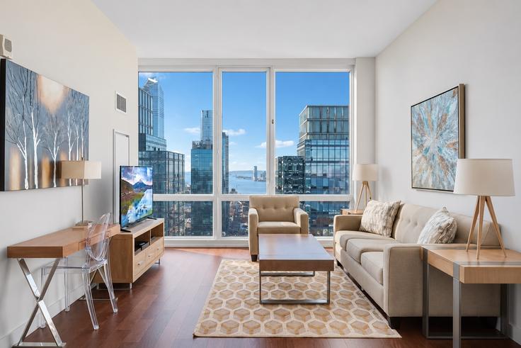 New York ManhattanのBuilding West 42nd Street - churchillliving - 1016419 - NYCのアパートメントにある、モダンな家具を備えたエレガントなデザインのリビングルーム New York ManhattanのBuilding West 42nd Street - churchillliving - 1016419 - NYCのアパートメントにある、モダンな家具を備えたエレガントなデザインのリビングルーム