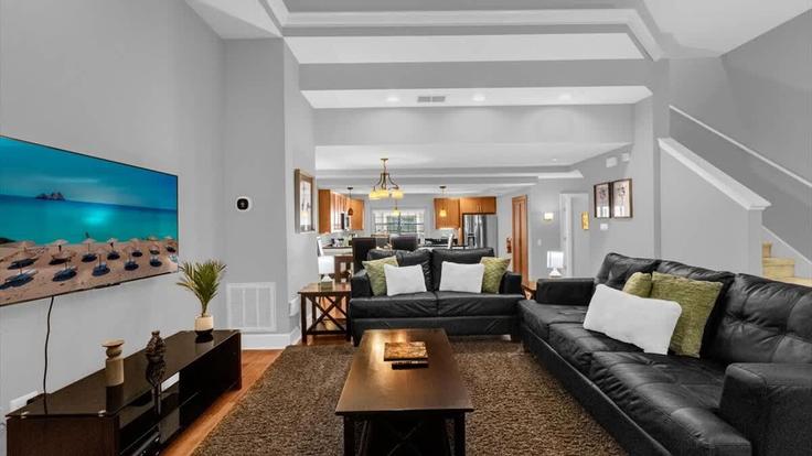 Elegante sala de estar con mobiliario moderno en un apartamento en Building Damai Lane - citrinevacationshome - 1570176 en Orlando, Orlando Elegante sala de estar con mobiliario moderno en un apartamento en Building Damai Lane - citrinevacationshome - 1570176 en Orlando, Orlando