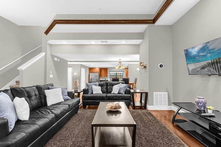 Orlando, Orlando에 위치한 Building Damai Lane - citrinevacationshome - 1570181 유닛의 세련된 인테리어가 돋보이는 거실 Orlando, Orlando에 위치한 Building Damai Lane - citrinevacationshome - 1570181 유닛의 세련된 인테리어가 돋보이는 거실