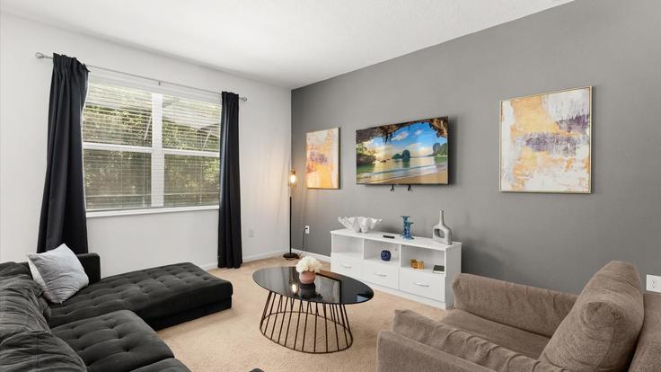 Building Cabello Loop - citrinevacationshome - 1250025 - MCO adresindeki bir dairede modern mobilyalarla zarif bir şekilde tasarlanmış oturma odası Kissimmee, Kissimmee