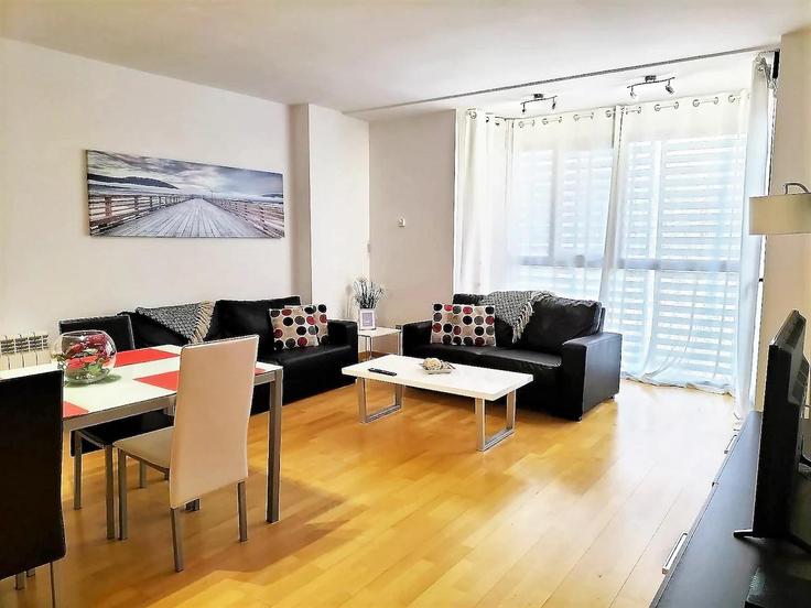 Valverde, Madrid에 위치한 Building Avenida de Santo Domingo de la Calzada - cituspace-sl - 1467483 유닛의 세련된 인테리어가 돋보이는 거실 Valverde, Madrid에 위치한 Building Avenida de Santo Domingo de la Calzada - cituspace-sl - 1467483 유닛의 세련된 인테리어가 돋보이는 거실