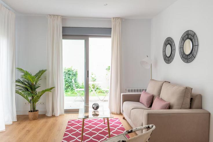 Ciudad Lineal, Madrid에 위치한 Building Calle de Arturo Soria - cituspace-sl - 1467490 유닛의 세련된 인테리어가 돋보이는 거실 Ciudad Lineal, Madrid에 위치한 Building Calle de Arturo Soria - cituspace-sl - 1467490 유닛의 세련된 인테리어가 돋보이는 거실