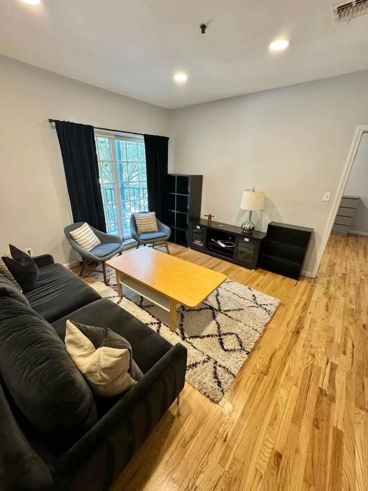 Hoboken HobokenのBuilding Jefferson Street - city-comfort - 1501918のアパートメントにある、モダンな家具を備えたエレガントなデザインのリビングルーム