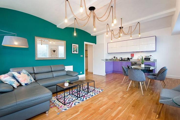 Elegant gestaltetes Wohnzimmer mit moderner Einrichtung in einer Wohnung im Building Bowling Green Lane - city-living-london - 1224930 in London Borough of Islington, London Elegant gestaltetes Wohnzimmer mit moderner Einrichtung in einer Wohnung im Building Bowling Green Lane - city-living-london - 1224930 in London Borough of Islington, London