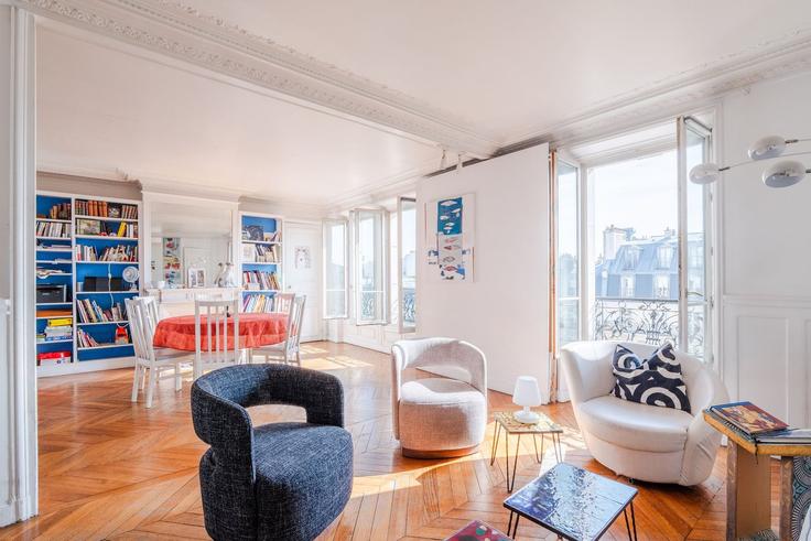 Paris 16th arrondissementのBuilding Avenue Kléber - city-relay-rr - 1537586のアパートメントにある、モダンな家具を備えたエレガントなデザインのリビングルーム