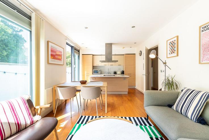Elegante sala de estar con mobiliario moderno en un apartamento en Building Flat 7 2 Cosser Street SE1 7BU London - city-relay-rr - 1591035 en London Borough of Lambeth, London Elegante sala de estar con mobiliario moderno en un apartamento en Building Flat 7 2 Cosser Street SE1 7BU London - city-relay-rr - 1591035 en London Borough of Lambeth, London