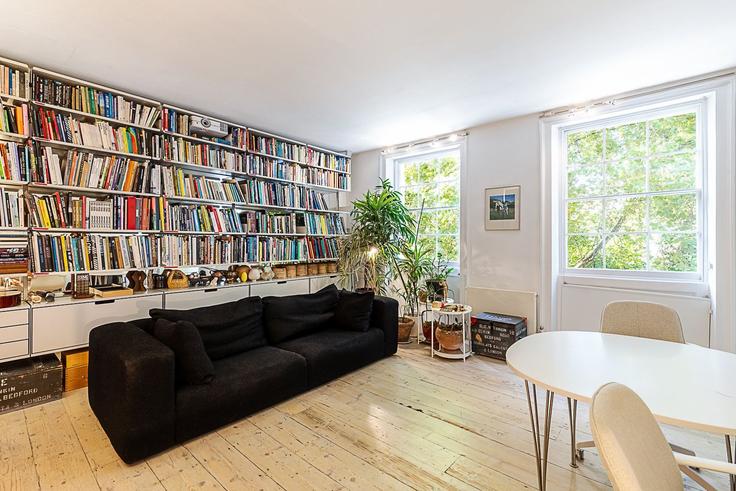 Elegante sala de estar con mobiliario moderno en un apartamento en Building Wilmington Square - city-relay-rr - 1506437 en London Borough of Islington, London Elegante sala de estar con mobiliario moderno en un apartamento en Building Wilmington Square - city-relay-rr - 1506437 en London Borough of Islington, London