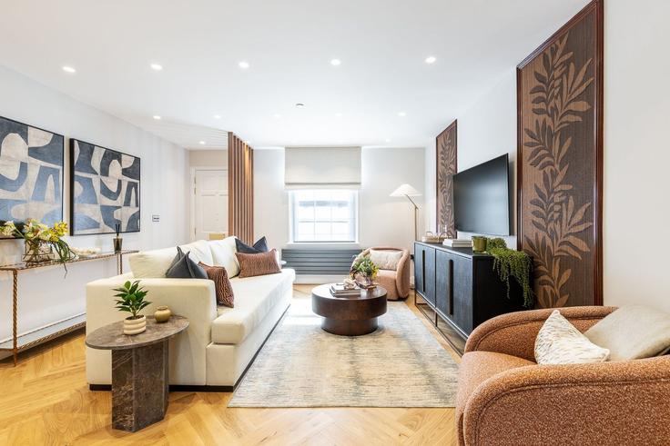 Elegante sala de estar con mobiliario moderno en un apartamento en Building 21 Lawrence Street SW3 5NF London - city-relay-rr - 1627774 en Royal Borough of Kensington and Chelsea, London Elegante sala de estar con mobiliario moderno en un apartamento en Building 21 Lawrence Street SW3 5NF London - city-relay-rr - 1627774 en Royal Borough of Kensington and Chelsea, London