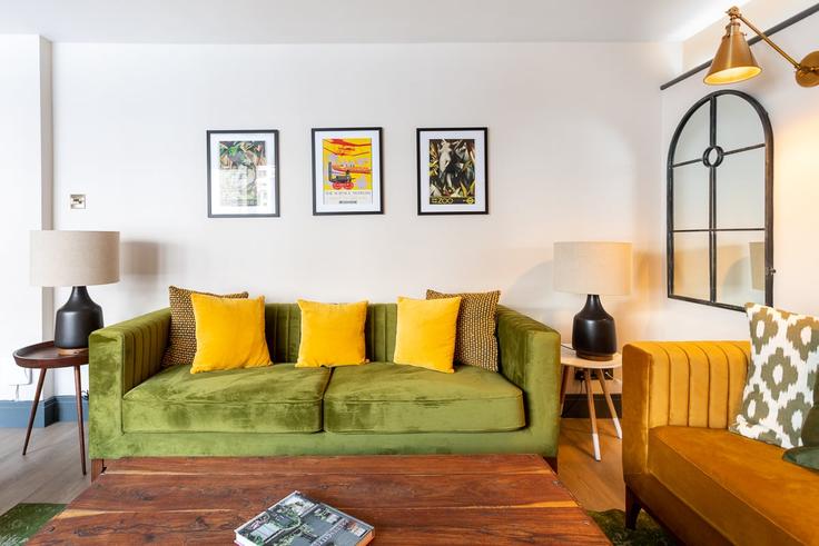 Salle de séjour élégante avec mobilier moderne dans un appartement à Building Campden Street - city-relay-rr - 1494888 à Royal Borough of Kensington and Chelsea, London