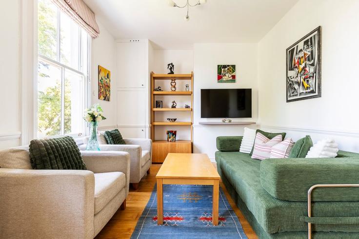 London Royal Borough of Kensington and ChelseaのBuilding Flat D 13 Eardley Crescent SW5 9JS London - city-relay-rr - 1587618のアパートメントにある、モダンな家具を備えたエレガントなデザインのリビングルーム London Royal Borough of Kensington and ChelseaのBuilding Flat D 13 Eardley Crescent SW5 9JS London - city-relay-rr - 1587618のアパートメントにある、モダンな家具を備えたエレガントなデザインのリビングルーム
