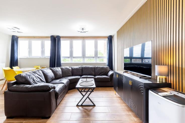 Elegant gestaltetes Wohnzimmer mit moderner Einrichtung in einer Wohnung im Building Semley Place - city-relay-rr - 1574310 in City of Westminster, London