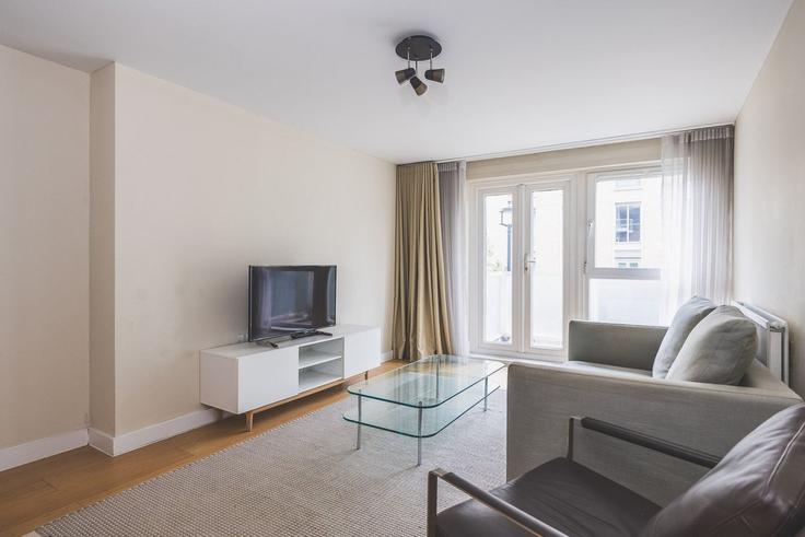 City of Westminster, London에 위치한 Building Ebury Street - city-relay-rr - 1533083 유닛의 세련된 인테리어가 돋보이는 거실 City of Westminster, London에 위치한 Building Ebury Street - city-relay-rr - 1533083 유닛의 세련된 인테리어가 돋보이는 거실