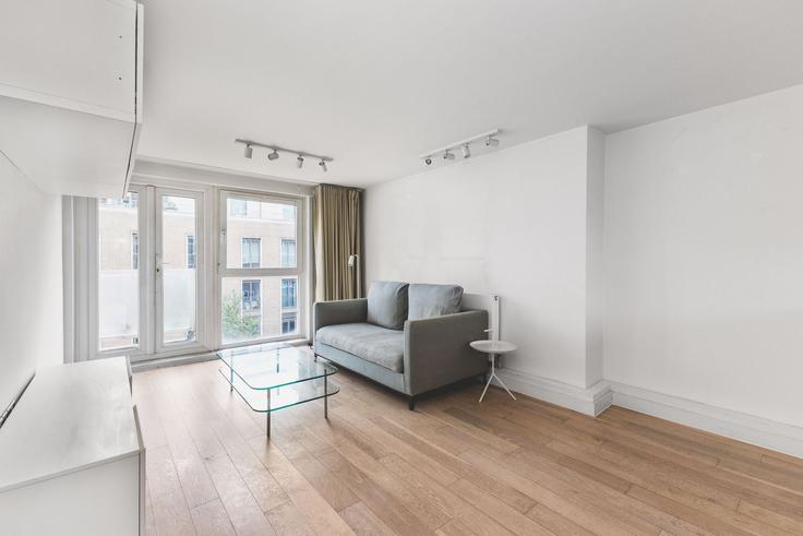Salle de séjour élégante avec mobilier moderne dans un appartement à Building 27 Kilmuir House, Ebury Street SW1W 8TH London - city-relay-rr - 1578785 à City of Westminster, London Salle de séjour élégante avec mobilier moderne dans un appartement à Building 27 Kilmuir House, Ebury Street SW1W 8TH London - city-relay-rr - 1578785 à City of Westminster, London
