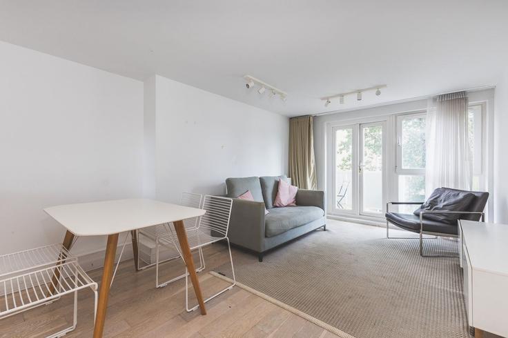 Elegantly designed living room with modern furnishings in an apartment at Building Ebury Street - city-relay-rr - 1564332 in City of Westminster, London Elegantly designed living room with modern furnishings in an apartment at Building Ebury Street - city-relay-rr - 1564332 in City of Westminster, London