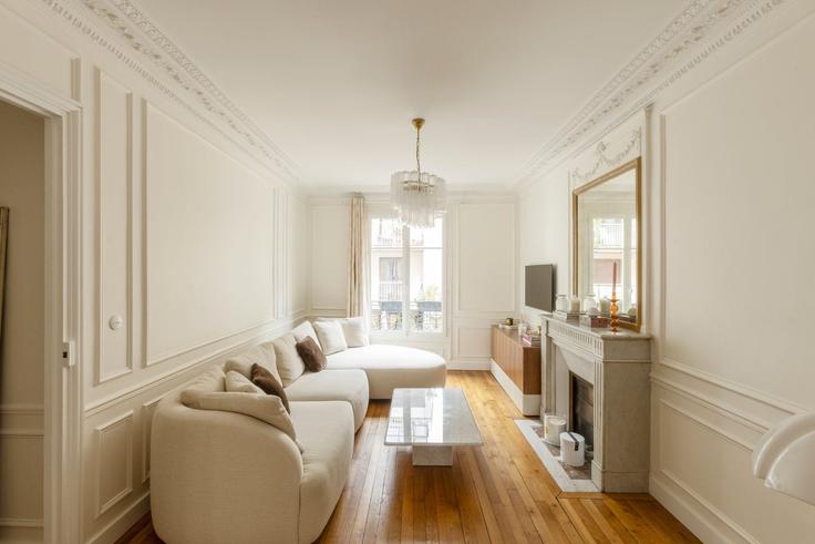 Building Rue Davioud - city-relay-rr - 1566505 adresindeki bir dairede modern mobilyalarla zarif bir şekilde tasarlanmış oturma odası 16th arrondissement, Paris