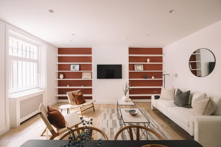 Sala de estar elegantemente projetada com móveis modernos em um apartamento no Building Flat 1  31 Warwick Road SW5 9UL London - city-relay-rr - 1593959 em Royal Borough of Kensington and Chelsea, London