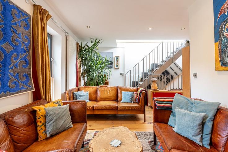 London Borough of Camden, London에 위치한 Building 1 st floor 67 Belsize Lane, NW3 5AU NW3 5AU London - city-relay-rr - 1602709 유닛의 세련된 인테리어가 돋보이는 거실 London Borough of Camden, London에 위치한 Building 1 st floor 67 Belsize Lane, NW3 5AU NW3 5AU London - city-relay-rr - 1602709 유닛의 세련된 인테리어가 돋보이는 거실