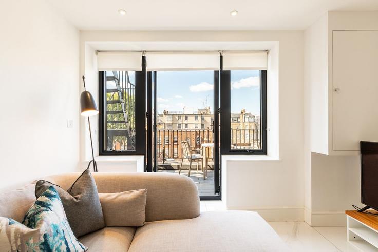 City of Westminster, London에 위치한 Building Harley Street - city-relay-rr - 1494851 유닛의 세련된 인테리어가 돋보이는 거실 City of Westminster, London에 위치한 Building Harley Street - city-relay-rr - 1494851 유닛의 세련된 인테리어가 돋보이는 거실