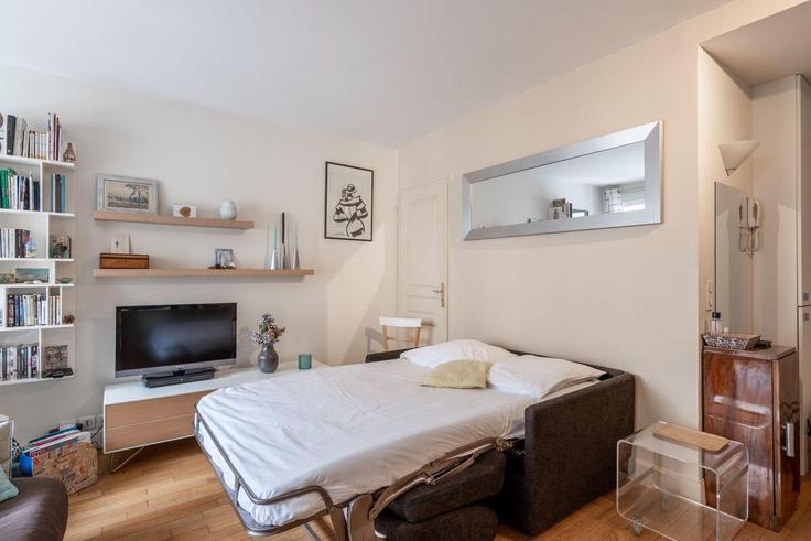 Salle de séjour élégante avec mobilier moderne dans un appartement à Building Rue de Vaugirard - city-relay-rr - 1494788 à 6th arrondissement, Paris