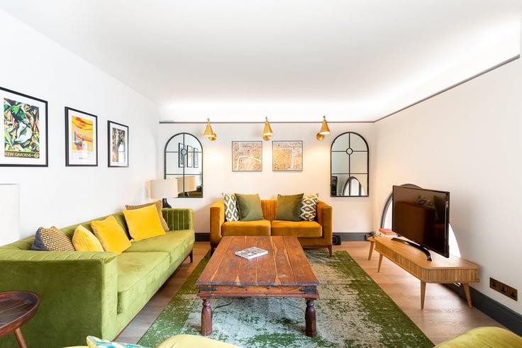 Elegant gestaltetes Wohnzimmer mit moderner Einrichtung in einer Wohnung im Building Campden Street - city-relay-rr - 1494888 in Royal Borough of Kensington and Chelsea, London