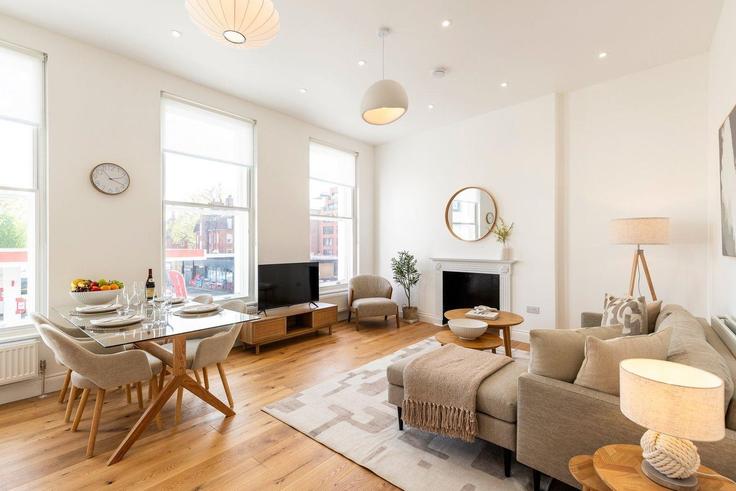 Elegant gestaltetes Wohnzimmer mit moderner Einrichtung in einer Wohnung im Building Fulham Road - city-relay-rr - 1494787 in Royal Borough of Kensington and Chelsea, London