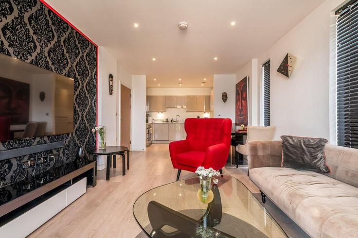 Building Matthews Close - city-relay-rr - 1494847 adresindeki bir dairede modern mobilyalarla zarif bir şekilde tasarlanmış oturma odası London Borough of Brent, Wembley