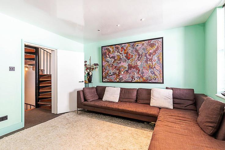 Elegant gestaltetes Wohnzimmer mit moderner Einrichtung in einer Wohnung im Building Drayson Mews - city-relay-rr - 1494770 in Royal Borough of Kensington and Chelsea, London