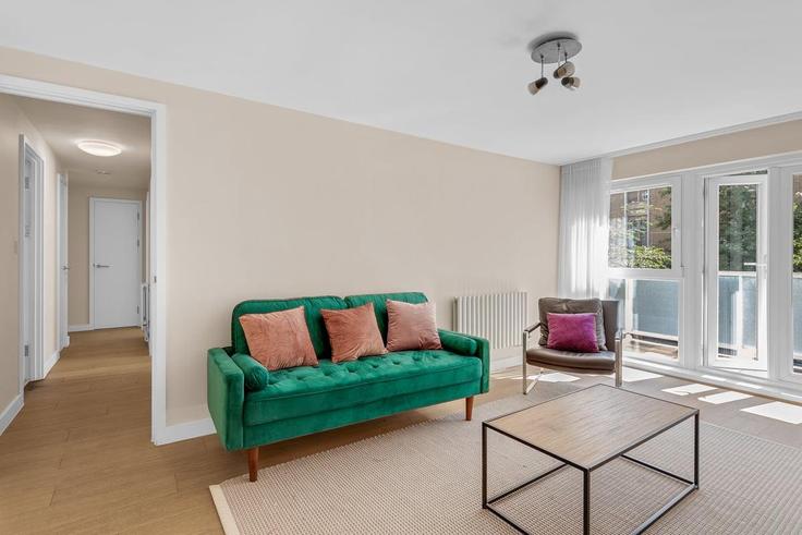 City of Westminster, London에 위치한 Building Ebury Street - city-relay-rr - 1506469 유닛의 세련된 인테리어가 돋보이는 거실 City of Westminster, London에 위치한 Building Ebury Street - city-relay-rr - 1506469 유닛의 세련된 인테리어가 돋보이는 거실