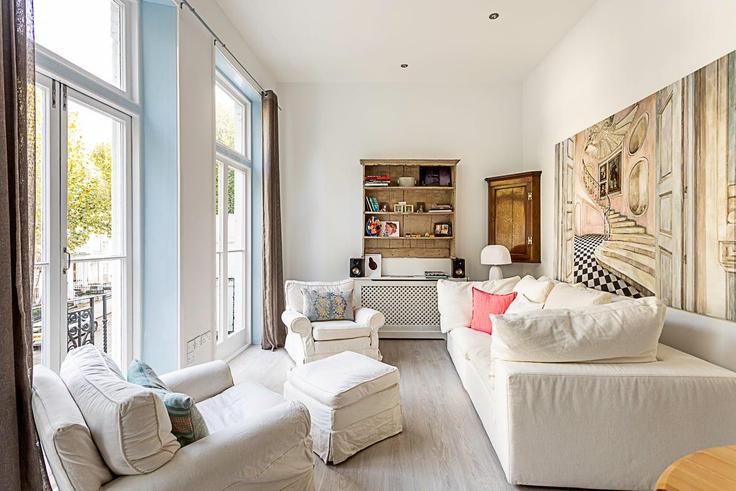 Elegant gestaltetes Wohnzimmer mit moderner Einrichtung in einer Wohnung im Building Philbeach Gardens - city-relay-rr - 1494834 in Royal Borough of Kensington and Chelsea, London